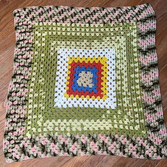 Beautiful vintage granny square blanket throw handmade colorful 38 inch square - Picture 2 of 11